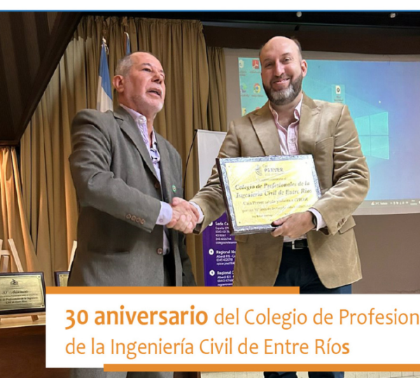 Entrega de placa conmemorativa por los 30 años del CPICER