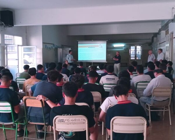 Caja Prever brindó una charla informativa para alumnos de la Escuela Técnica n°1